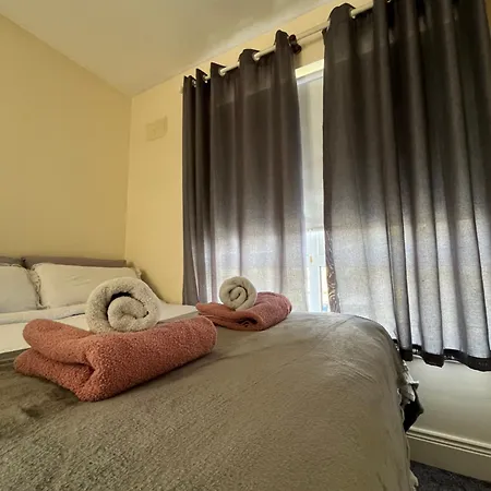 Ensuite Near Dublin Airport